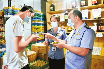 管好小市場 守護大民生——都江堰市預包裝食品批發監管在行動